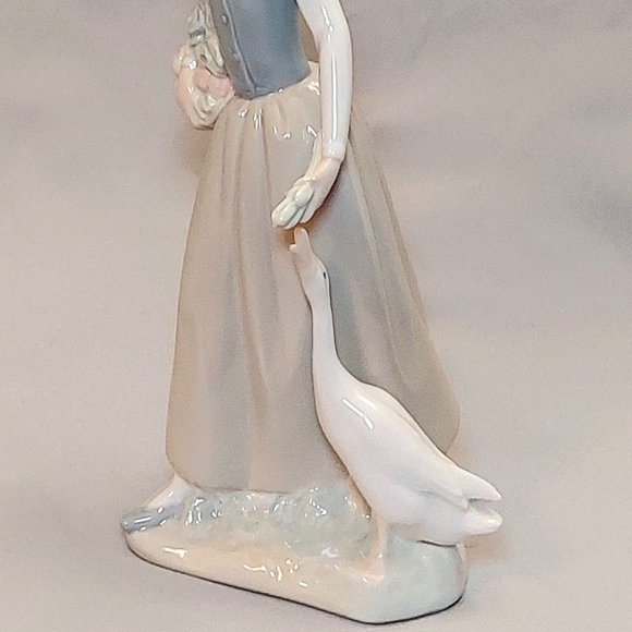 NAO By Lladro "Hungry Goose" Vintage Home/Office Collectible Statue Figurine - Picture 11 of 12